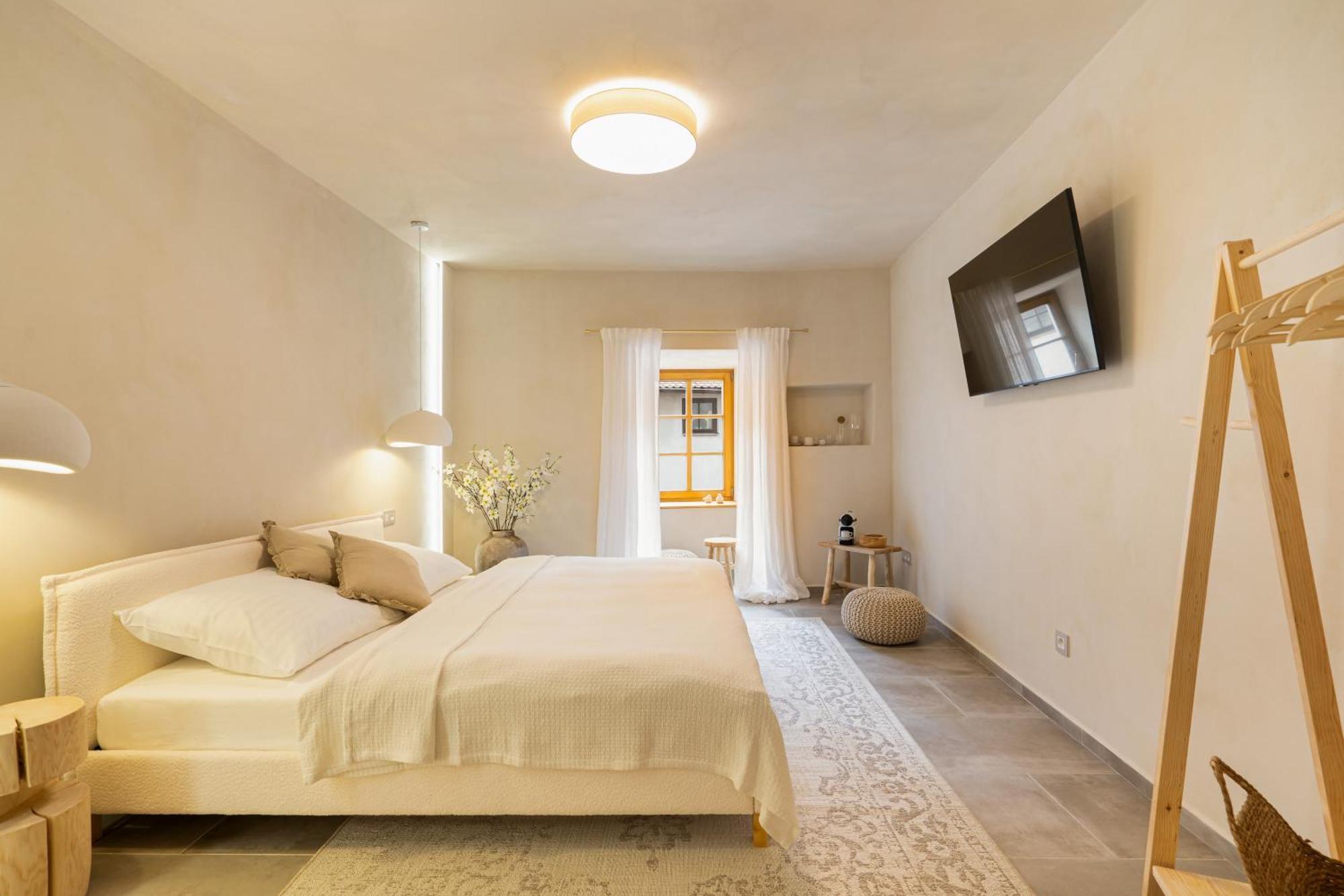 Church Apartments เชสกี้ครุมลอฟ ภายนอก รูปภาพ