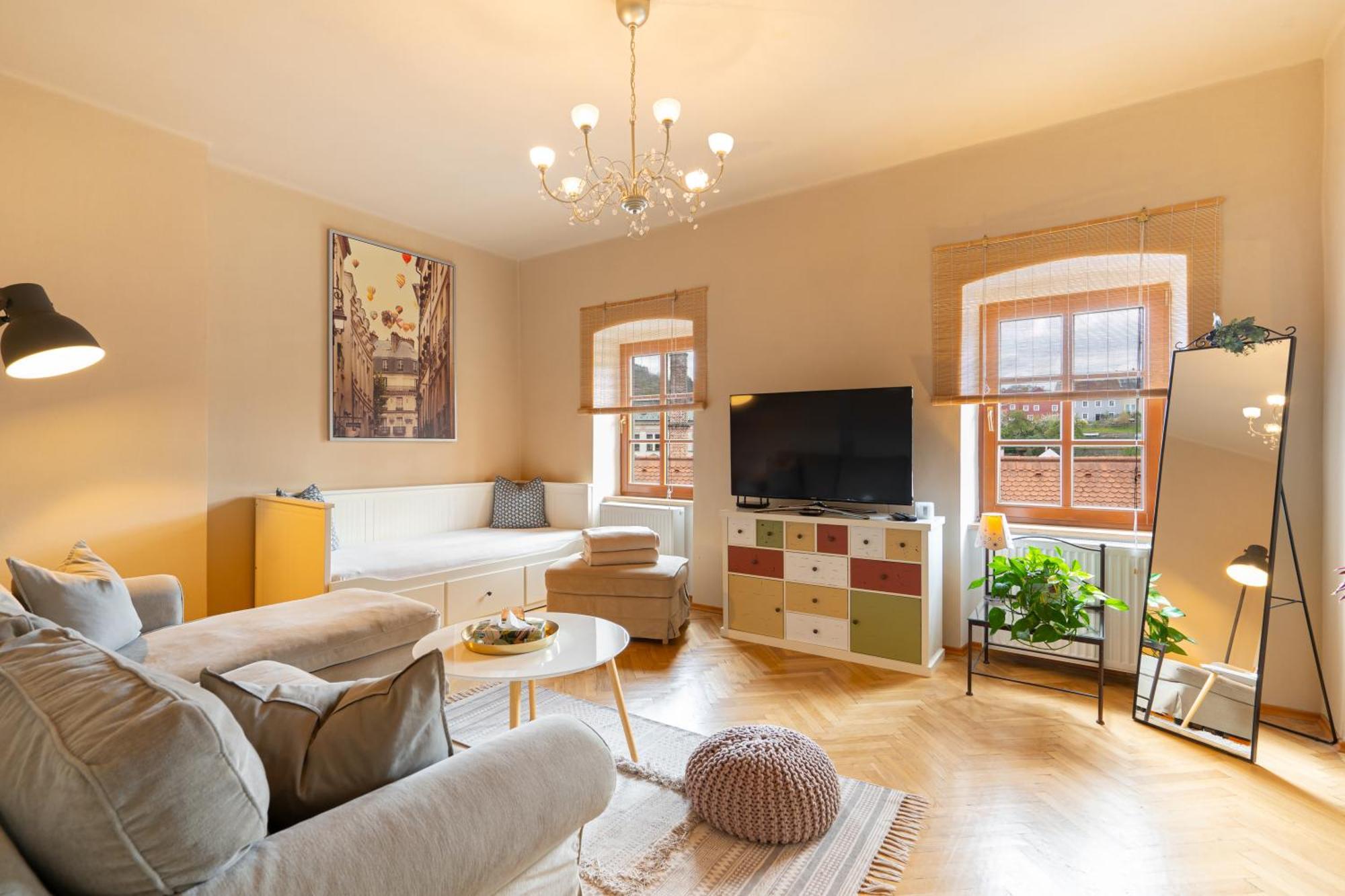 Church Apartments เชสกี้ครุมลอฟ ภายนอก รูปภาพ
